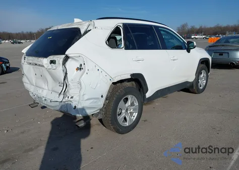 2021 Toyota Rav4 Xle z USA, uszkodzony, nr VIN 2T3P1RFV3MW189988